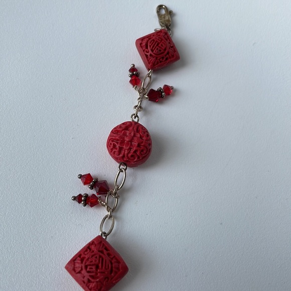 Gorgeous red motif bracelet - Picture 4 of 8